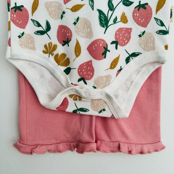 Rabbit + Bear Strawberries Onesie & Ruffle Pants Outfit Set NWT 🍓 - Picture 7 of 14